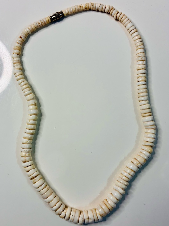 Pukka Jewelry - Vintage Hawaiian Cream Puka Shell Surfer Necklace Minimal Everyday Coastal READ
